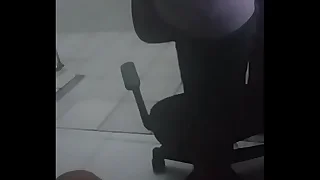 Gordinho Fogoso enfia p&eacute; inteiro dentro de um an&atilde;o